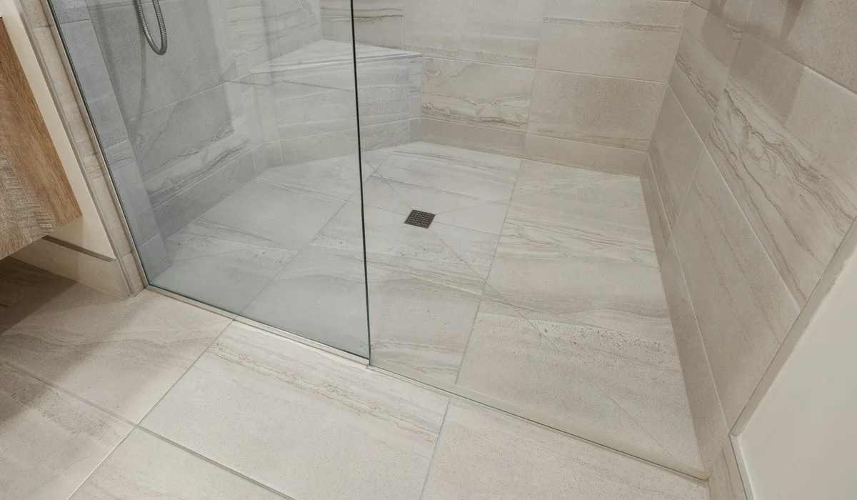 White tiled floor with thin grout lines