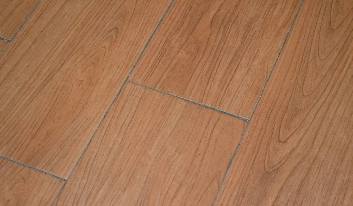 Close-up of wood-look planks showing the printed grain and the fine seams between planks